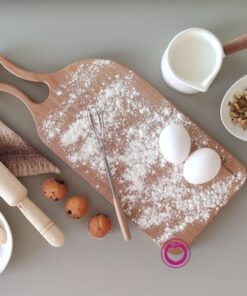 تخته سرو اینفینیتی کوچک در کنار مواد غذایی