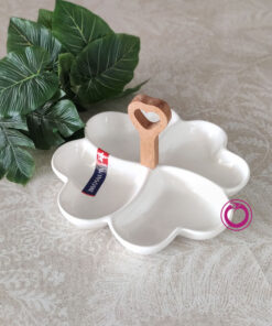 اردوخوری چینی سفید مدل 4 خانه قلبی دسته چوبی